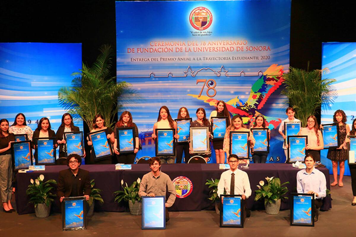 Unison reconoce a sus mejores estudiantes en el 78 aniversario
