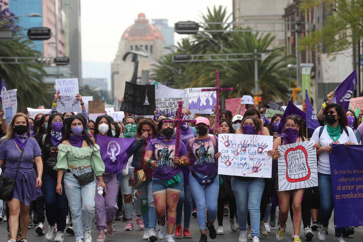 Reportan saldo de 81 personas lesionadas tras marcha del 8M; autoridades niegan uso de gas lacrimógeno