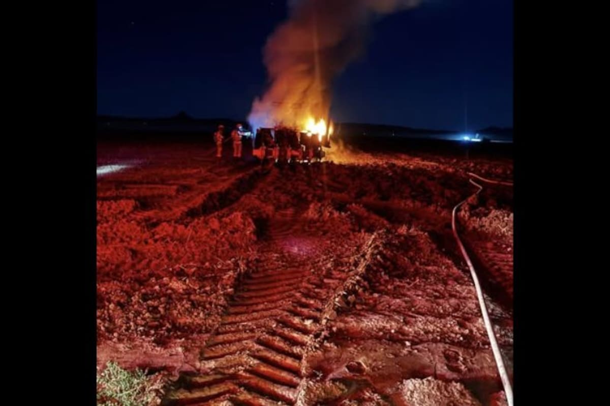 Arde tractor en campo agrícola al sur de Yuma
