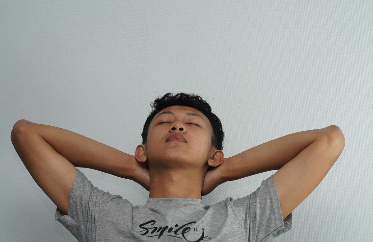 ¿Por qué te despiertas en la noche con angustia sin motivo aparente? La psicología explica las causas más comunes | Foto: Especial (canva)