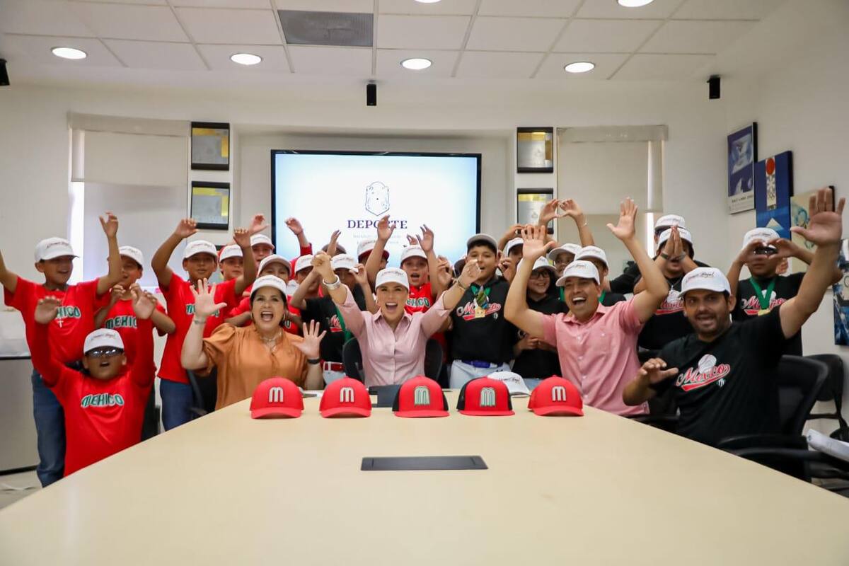 Entrega Marina del Pilar apoyos a niños beisbolistas que representarán a BC en torneos internacionales