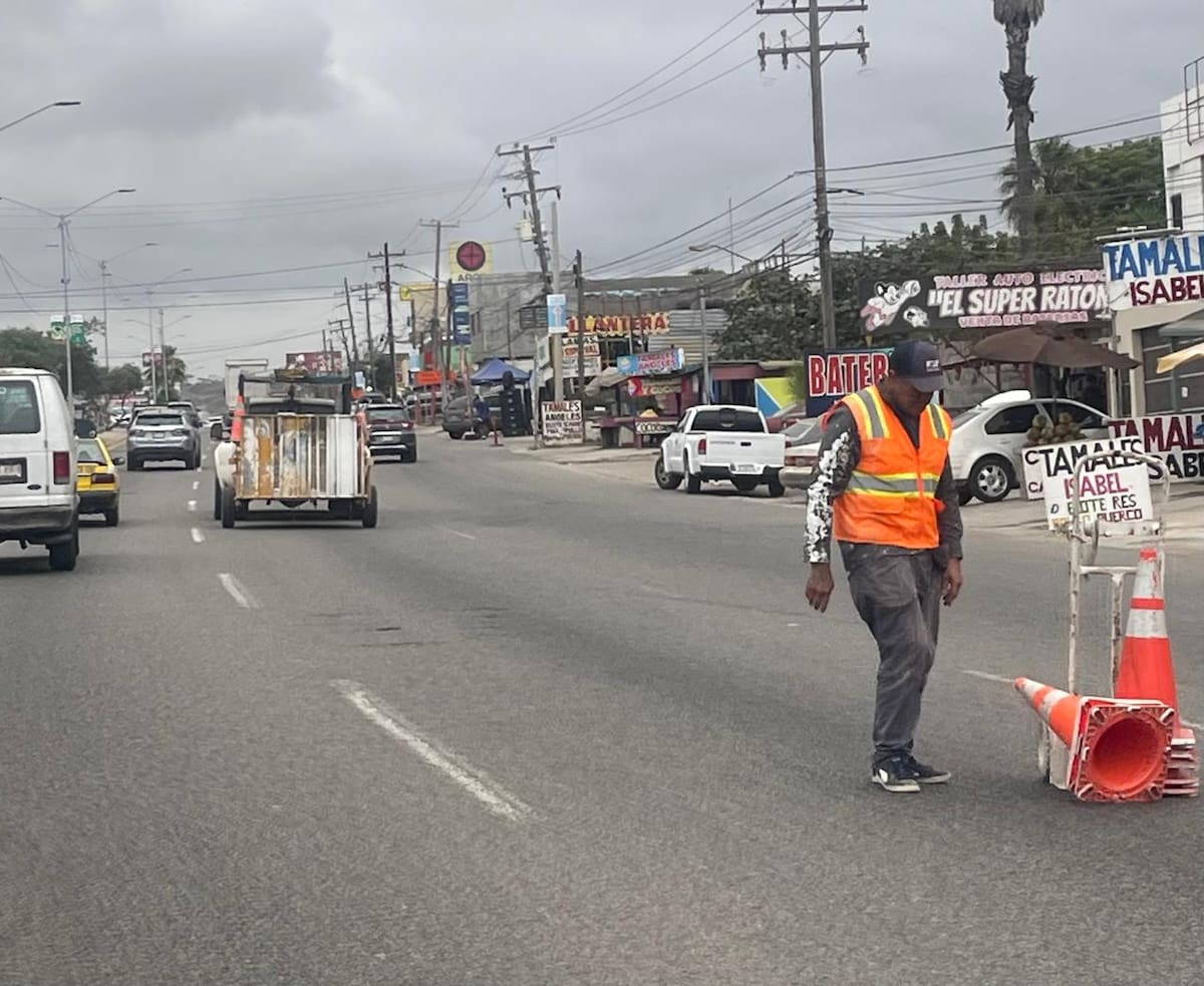 Los trabajos quedarán concluidos este miércoles para mejorar la imagen urbana y la movilidad ante la alta afluencia turística en Rosarito. Foto: Carmen Gutierrez