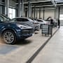 Mientras Porsche estrena un sistema que permite recargar su nuevo Cayenne Electric sin conectar cables, los autos eléctricos podrían reducir hasta 82% las reparaciones y el mantenimiento mecánico durante esta década al tener muchas menos piezas móviles que los modelos de gasolina