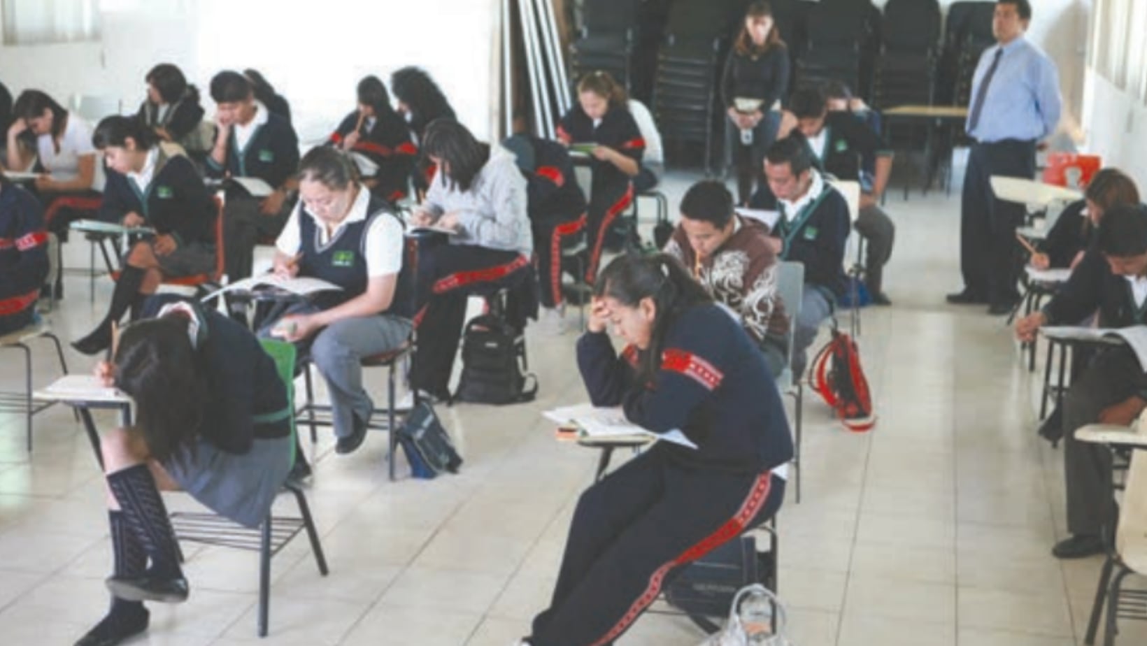 Los estudiantes de educación básica y media superior no tienenmediciones. Foto: Agencia Reforma