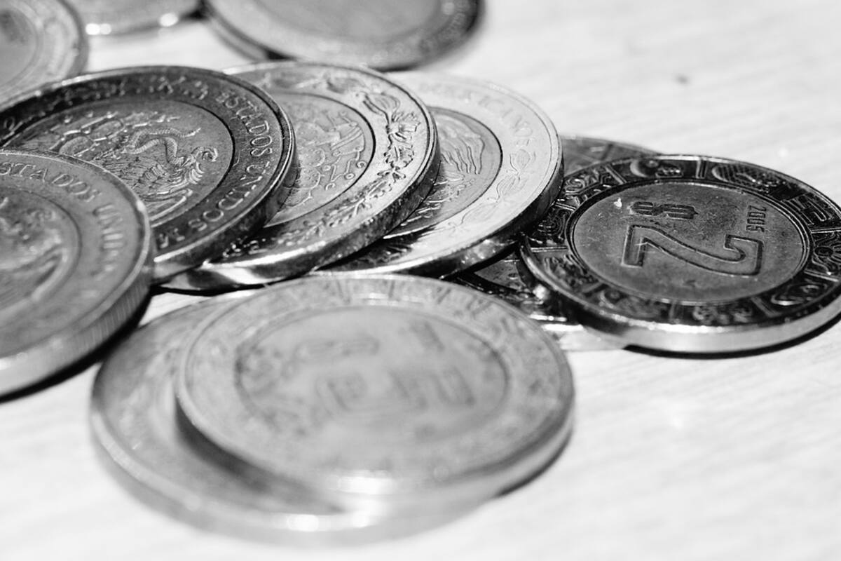 Peso mexicano supera barrera de 24 unidades por dólar
