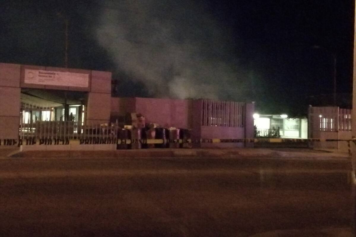 Niños son detenidos por incendios en escuelas de SLRC