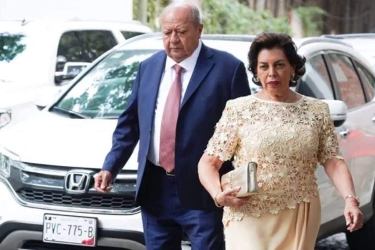 Renuncia de Romero Deschamps "revive" boda de hija de Collado