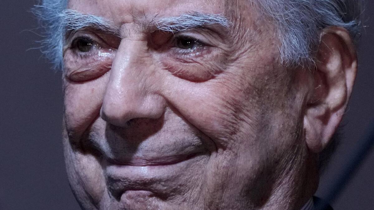 Mario Vargas Llosa defiende la libertad del español en la FIL de Buenos Aires