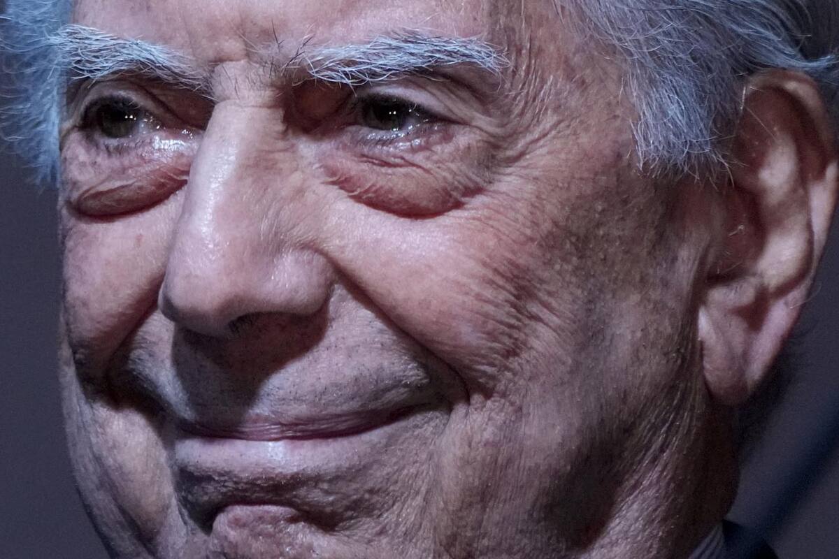 Mario Vargas Llosa defiende la libertad del español en la FIL de Buenos Aires