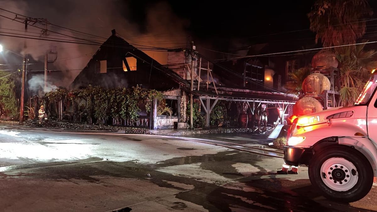 El restaurante sufrió daños totales, sin que se reportaran personas lesionadas. Foto: Cortesía