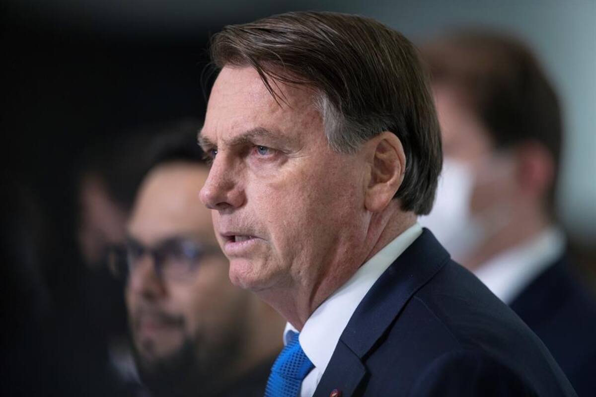 Bolsonaro habla con Putin para conseguir la vacuna Sputnik V
