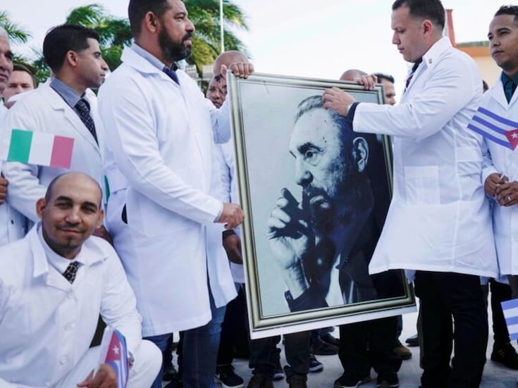 Más de 3 mil médicos cubanos han salvado a más de 700 mil pacientes en México con 7.5 millones de consultas y 114 mil cirugías, mientras Washington presiona a países para cancelar estos acuerdos sanitarios