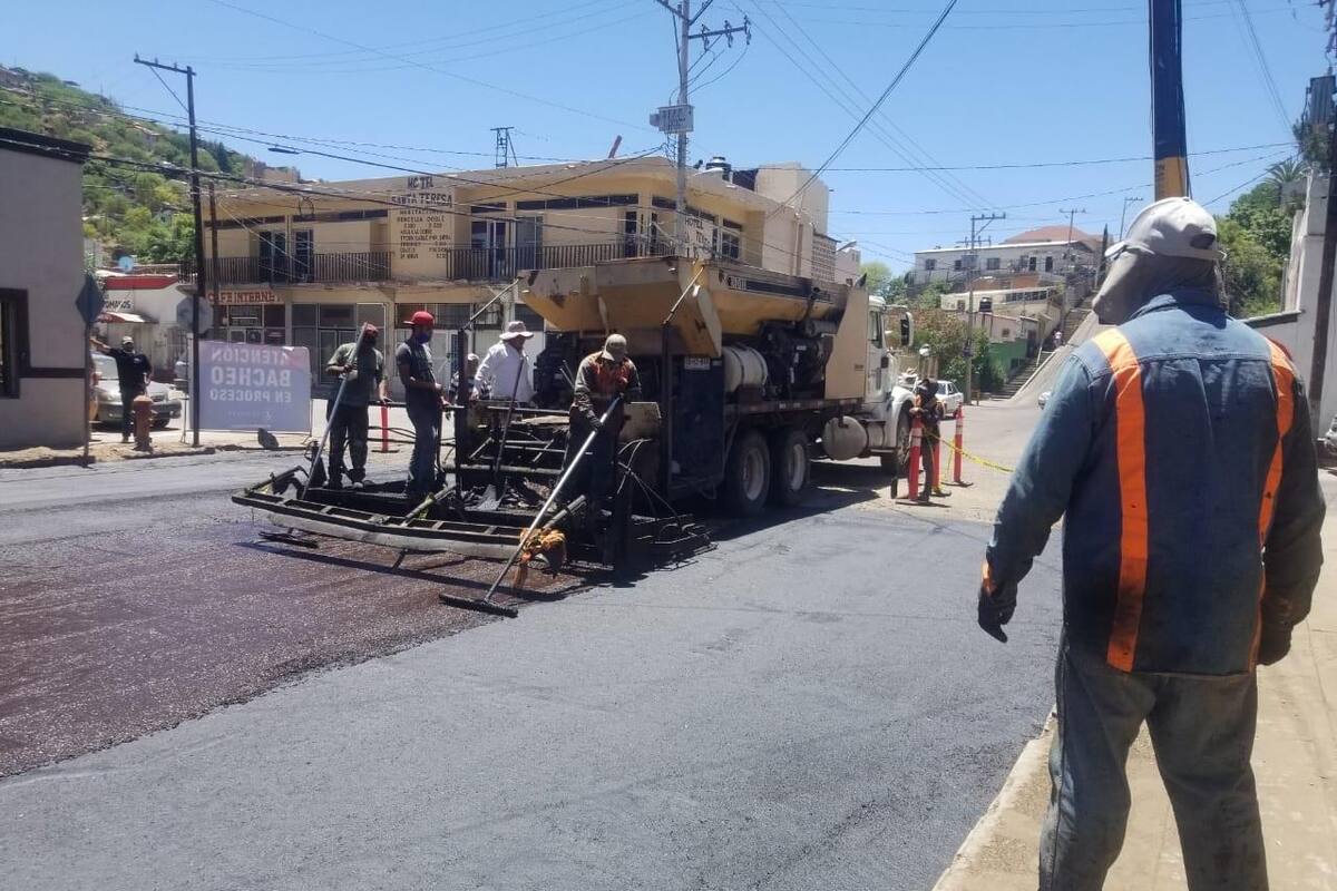 Rehabilitan vialidades del primer cuadro en Nogales