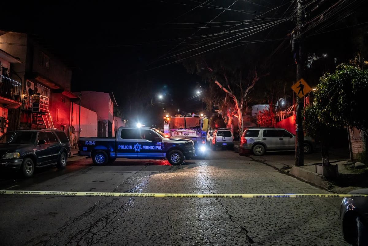 Una mujer de 24 años y un hombre fueron heridos por disparos; el hombre quedó detenido como presunto responsable. Foto: Cortesía