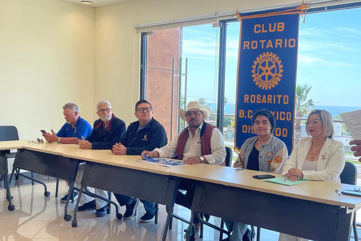 Club Rotario Rosarito entrega becas para impulsar formación artística de niños y jóvenes