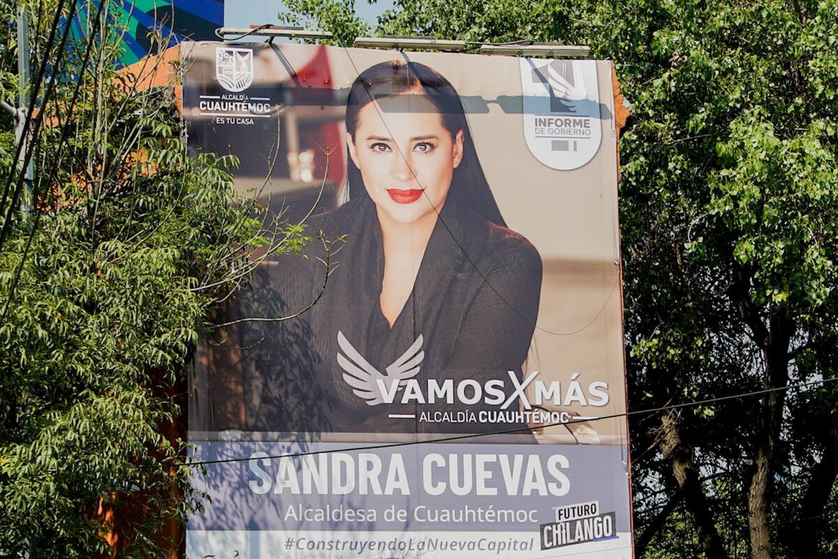 Acusan a Sandra Cuevas de producir contaminación visual con su cara en la CDMX