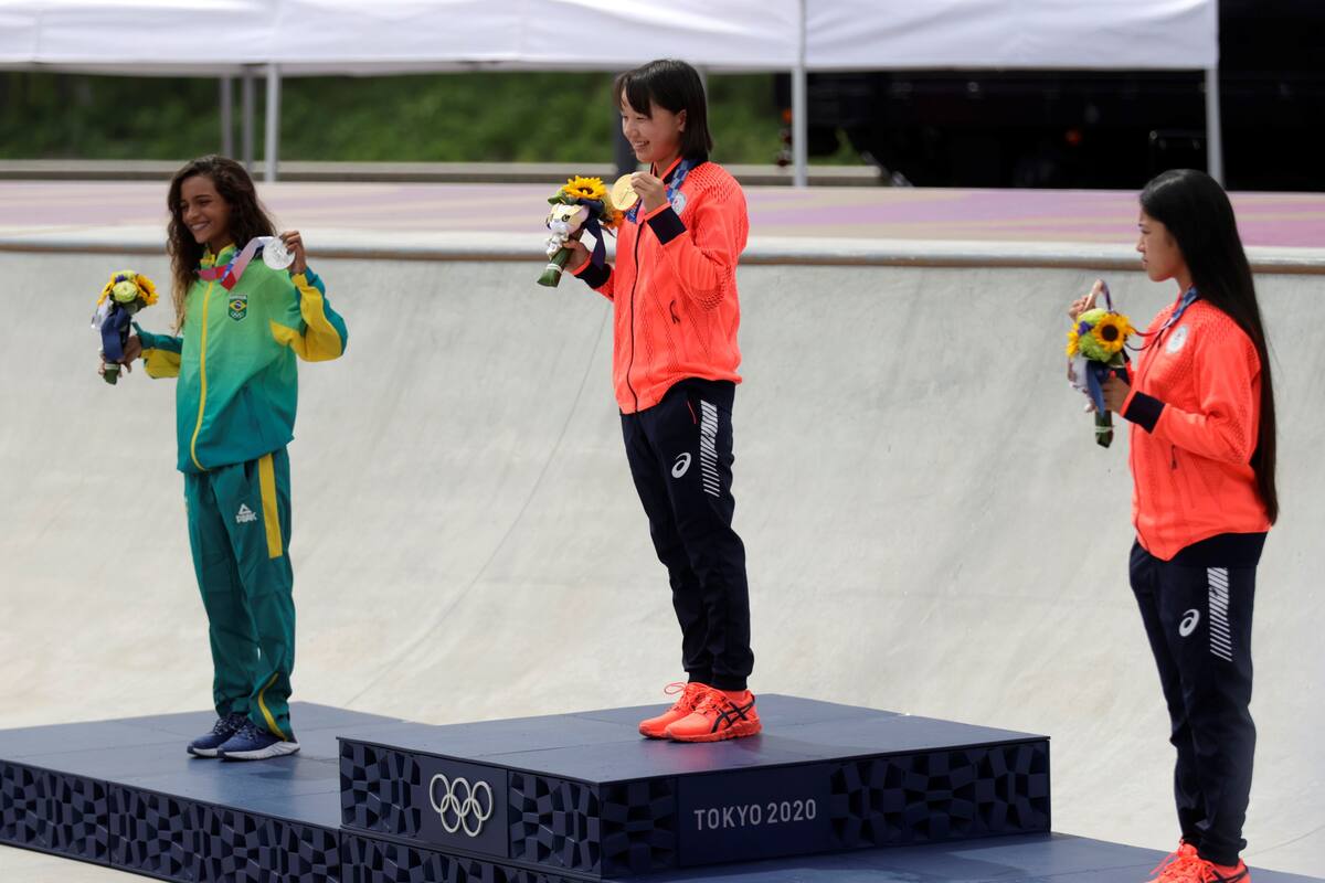 El skate femenino deja el podio más joven en la historia olímpica