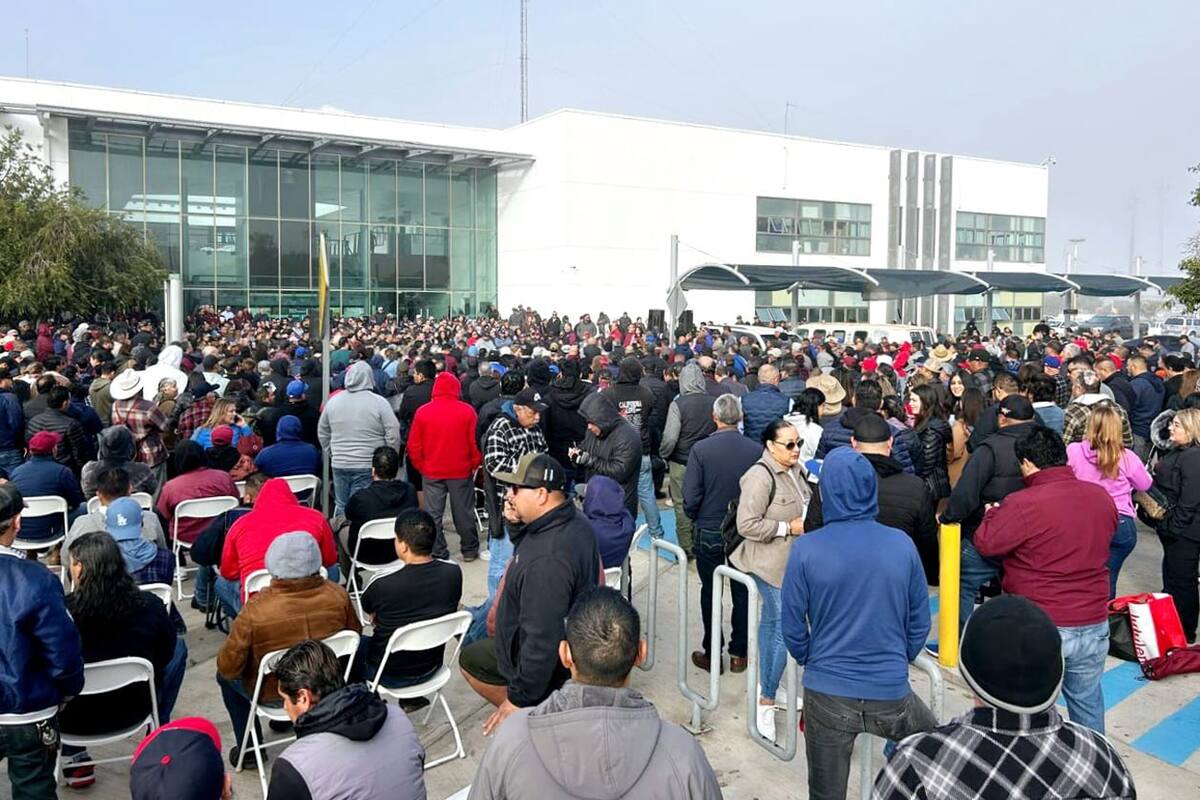 Burócratas de Ensenada realizan paro