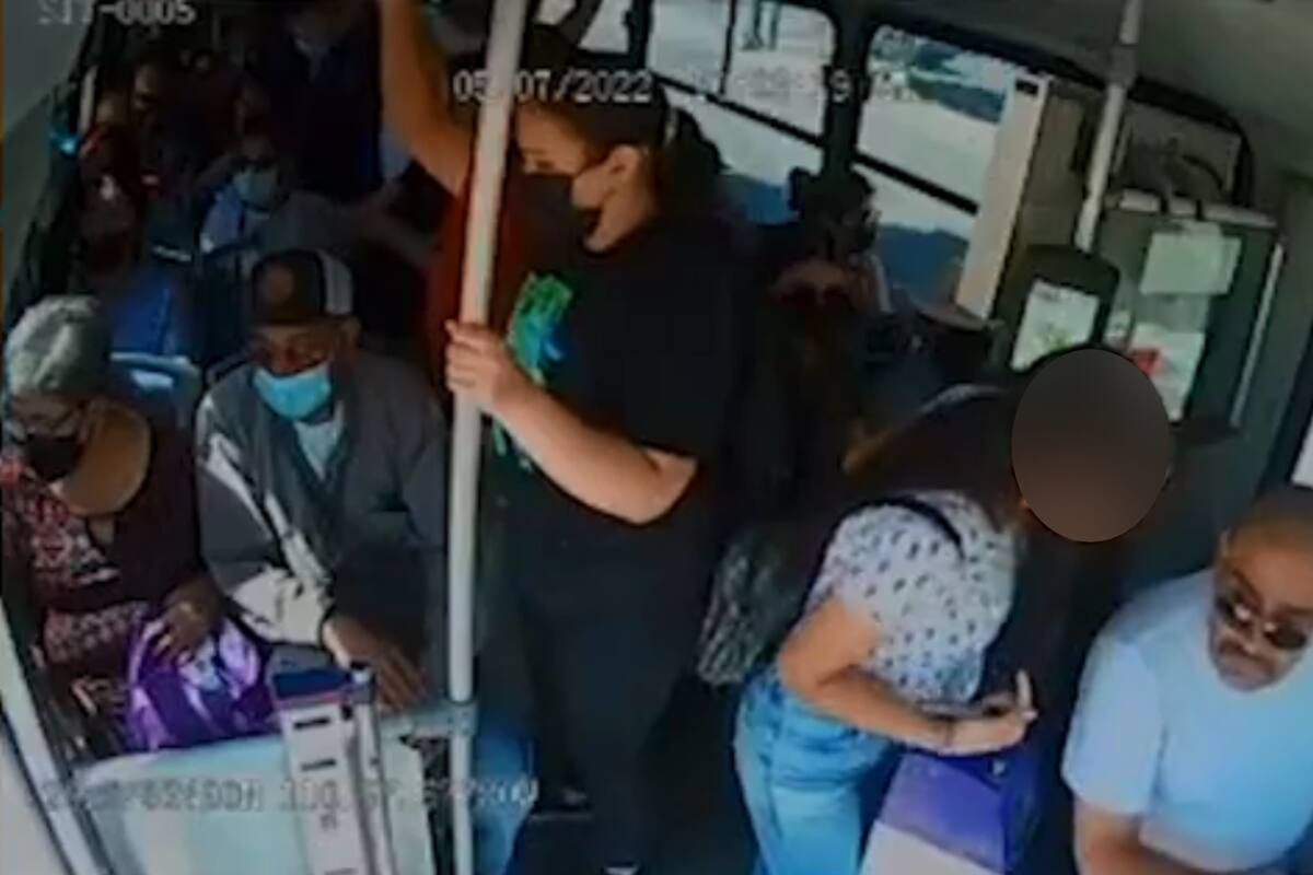 Joven sufre acoso en camión de Hermosillo y se viraliza reacción del chofer; redes le aplauden