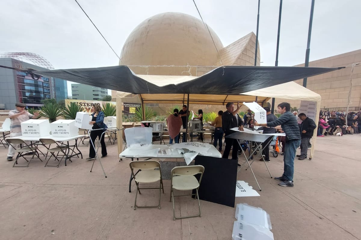 Falta de funcionarios atrasó apertura  en casilla especial