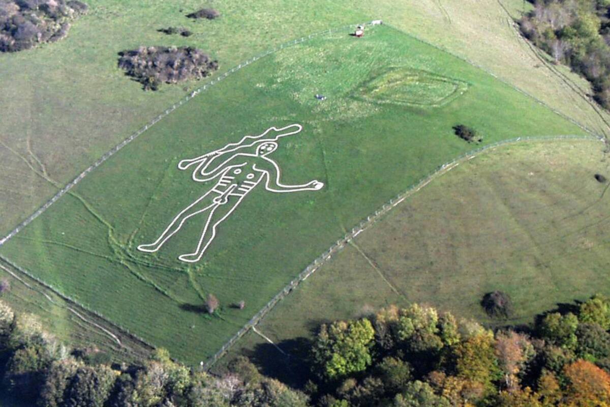 Cerne Abbas: La edad de la figura del gigante desnudo es más antigua de lo que se creía