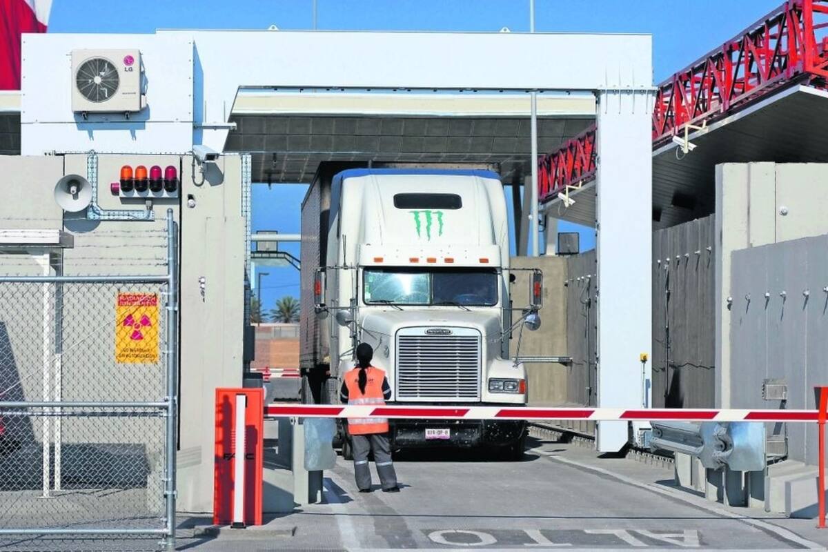 Texas reactiva inspecciones a camiones de carga en cruce fronterizo; extienden horarios de operación