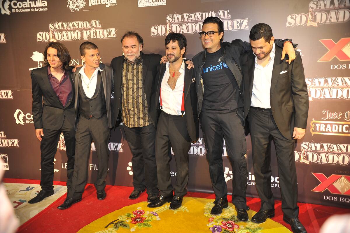 La cinta de comedia y aventuras ‘Salvando al soldado Pérez’, que se estrenó en 2011, fue protagonizada por Miguel Rodarte, Jaime Camil, Joaquin Cosio, Jesús Ochoa y Adal Ramones.