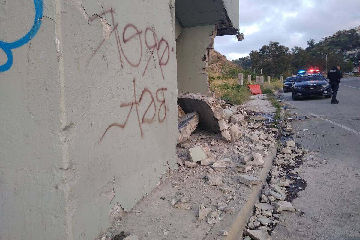 Por vandalismo, Protección Civil repone acordonamiento en puente con daños