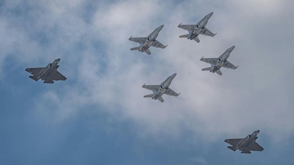 Mientras se llevaban a cabo las negociaciones entre Estados Unidos e Irán, Pakistán desplegó tres aviones de combate en Arabia Saudita por un pacto de defensa entre ambas naciones