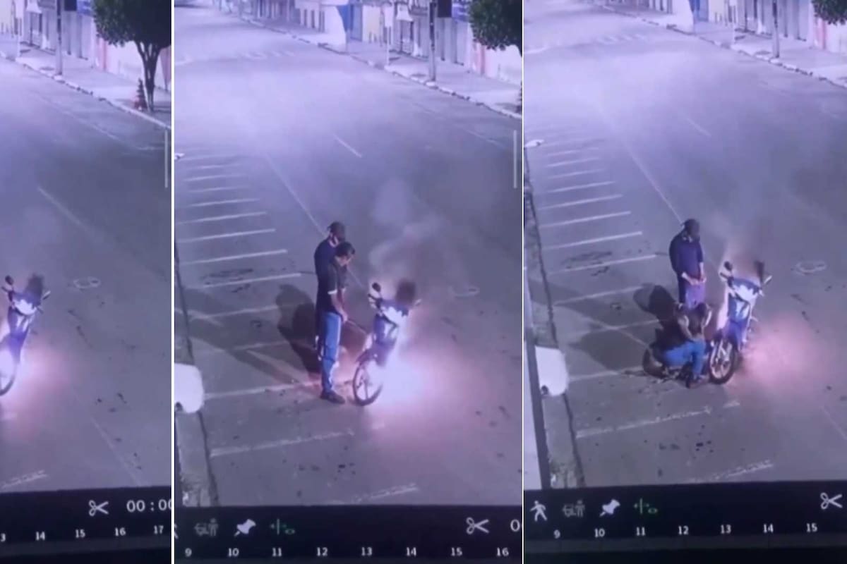VIDEO: Hombres utilizan su orina para apagar incendio de motocicleta y se hace viral