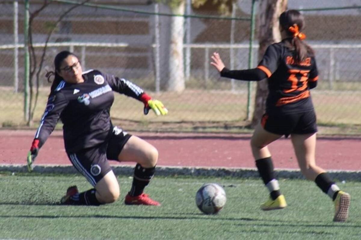 Sigue rondando la redonda en el fútbol femenil