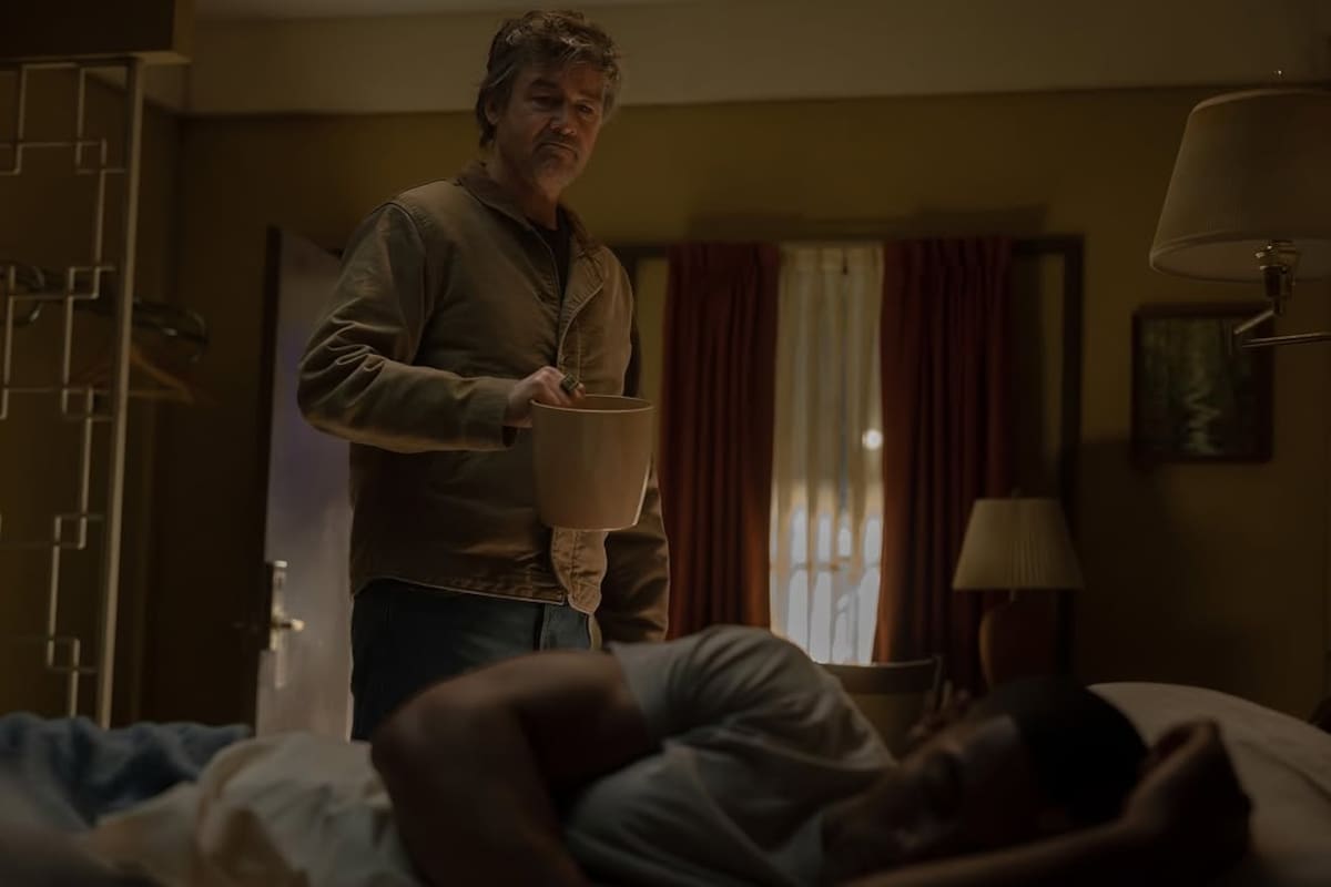 Hal Jordan interrumpe el sueño de John Stewart con un baldazo de agua. (Foto: IG @greenlantern)