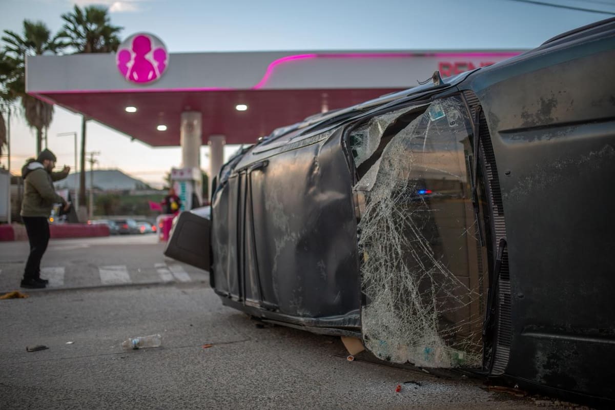 Accidente provoca volcadura en Campestre Murua; no hay lesionados