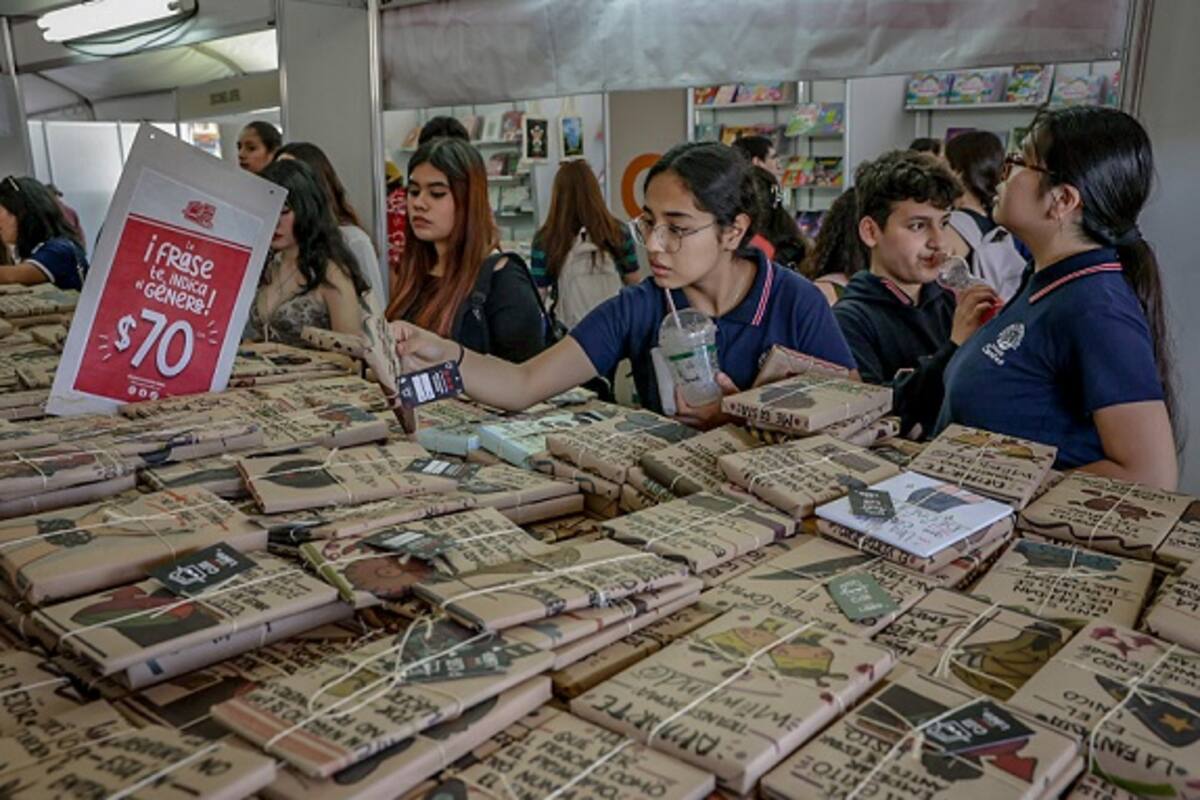 Regresan las citas a ciegas con un libro sorpresa en la FIL