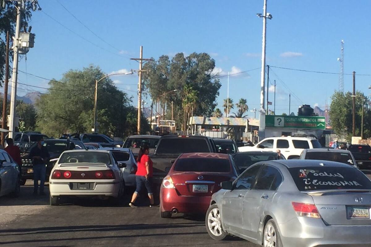 VIDEO: Residentes de Sonoyta bloquean paso a turistas de EU que buscan llegar a Puerto Peñasco