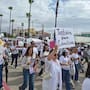 Exigen justicia por Carolina Flores, su madre niega conflicto con su yerno