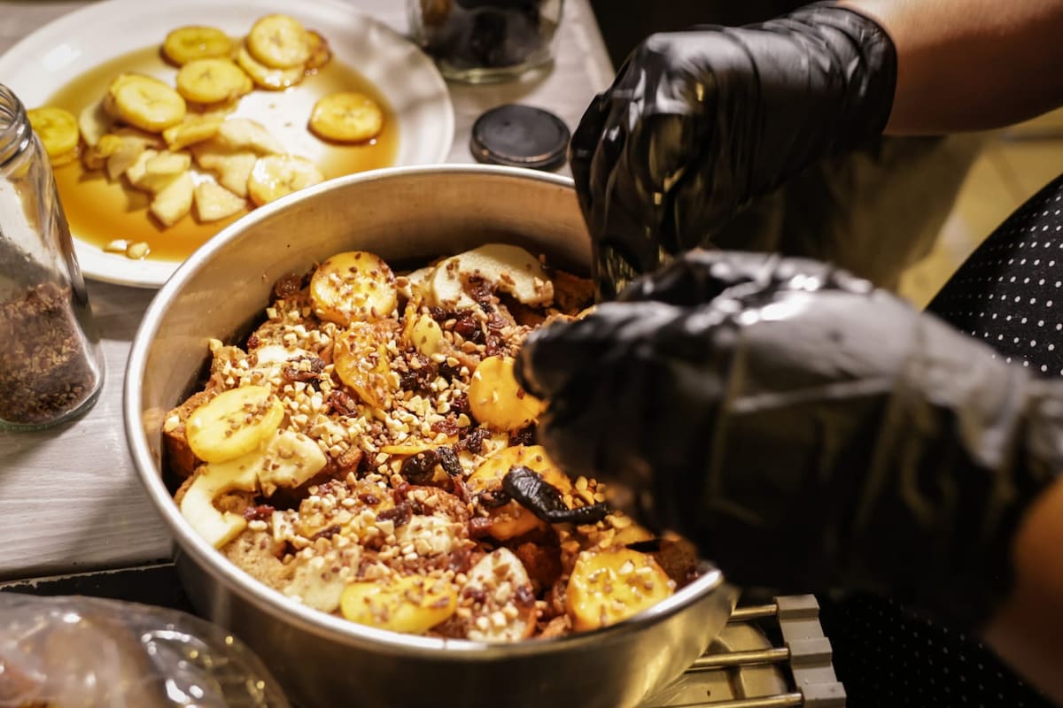 “La capirotada es memoria y tradición”: Rubi busca rescatar el sabor de los postres mexicanos