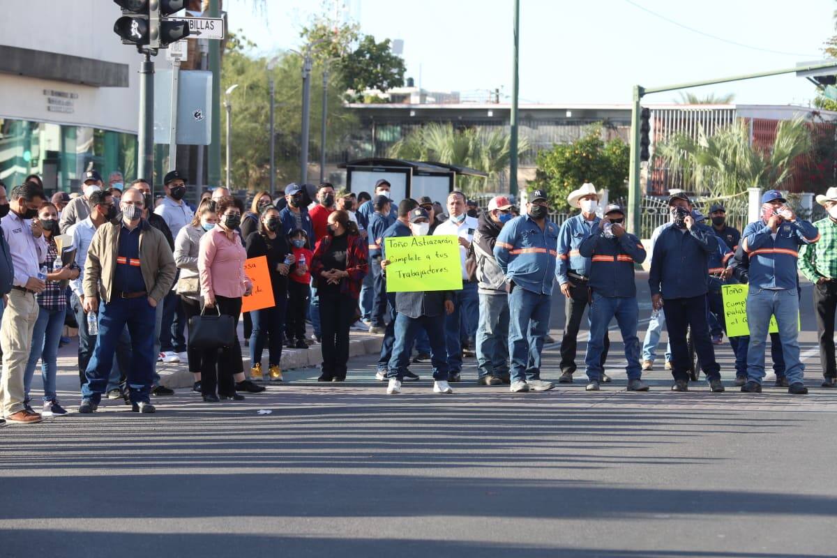 Agremiados del Sindicato del Ayuntamiento de Hermosillo bloquearon la calle Rosales y Manuel Z. Cubillas