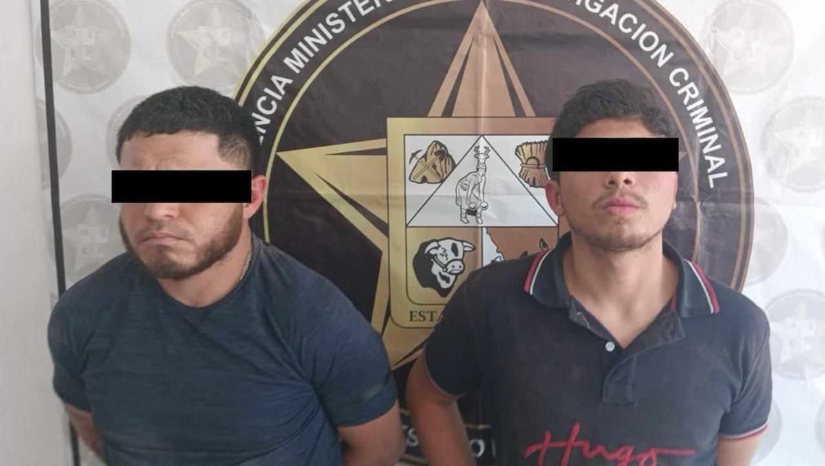 Álvaro “N”, de 34 años, quien conducía el vehículo involucrado, y Adriel Alexander “N”, de 19 años. / FGJE Sonora.