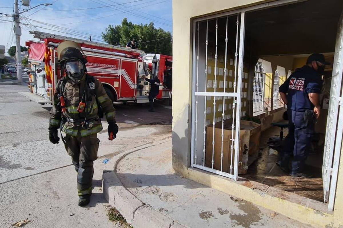 VIDEO: Provoca hombre incendio en colonia San Luis, Bomberos de Hermosillo acuden en auxilio