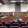 La Primera Sala de la SCJN resolvió desde 2016 que imponer automáticamente el apellido paterno antes que el materno vulnera el derecho de los progenitores a elegir el nombre de sus hijos y reproduce un criterio discriminatorio.
