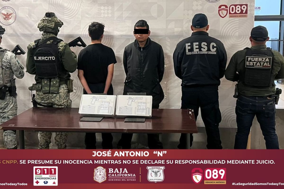 Sorprenden a dos con pistola en Tecate; uno era menor de edad