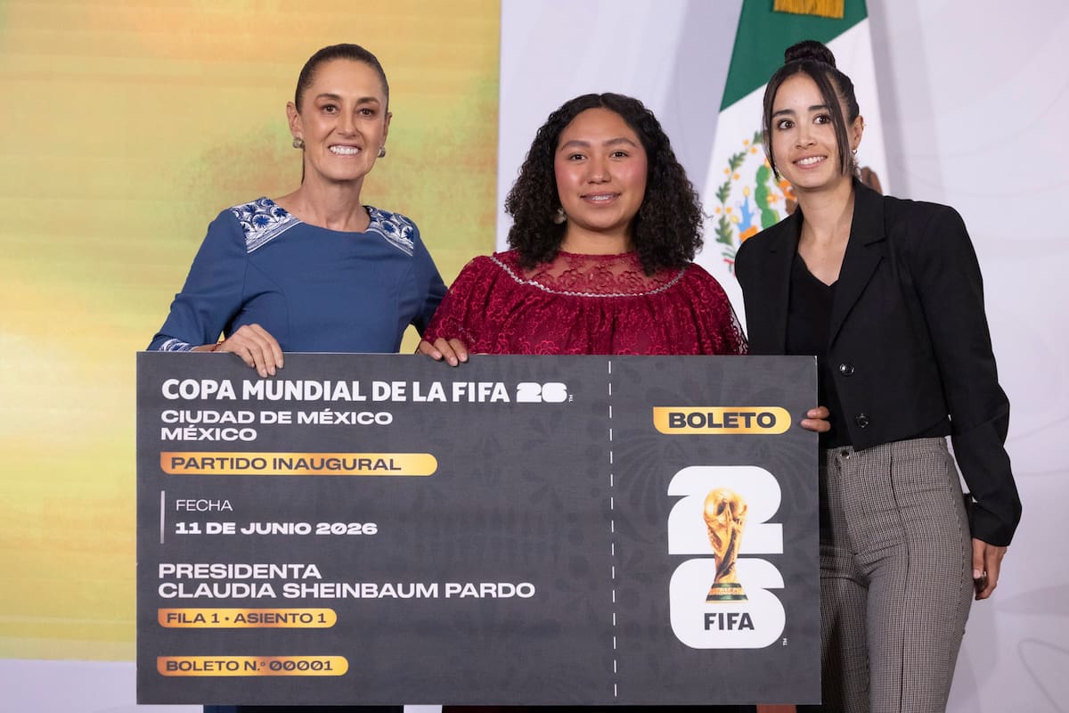 Sheinbaum y Clara Brugada rechazan ir al estadio: verán el partido inaugural del Mundial con los aficionados en el Zócalo