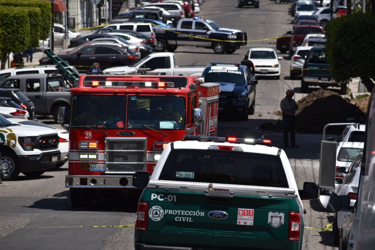 Elementos de Bomberos y Protección Civil acordonaron la zona.