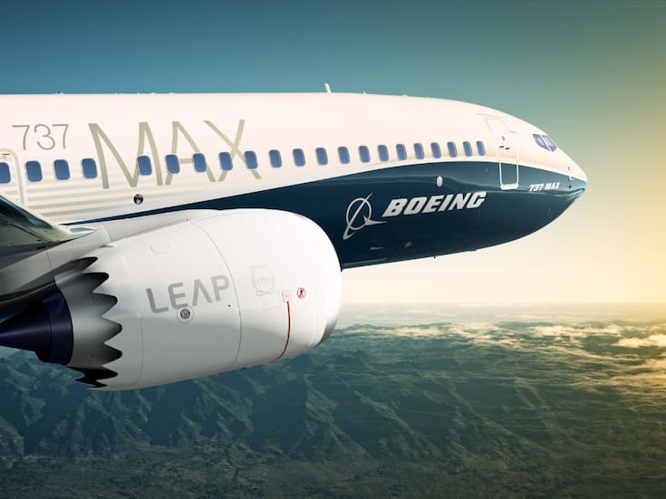 Un profesor de derecho de Filadelfia presentó una demanda de 40 mdd contra la empresa Boeing tras presuntamente inhalar humos tóxicos durante un vuelo que le provocaron graves problemas de salud