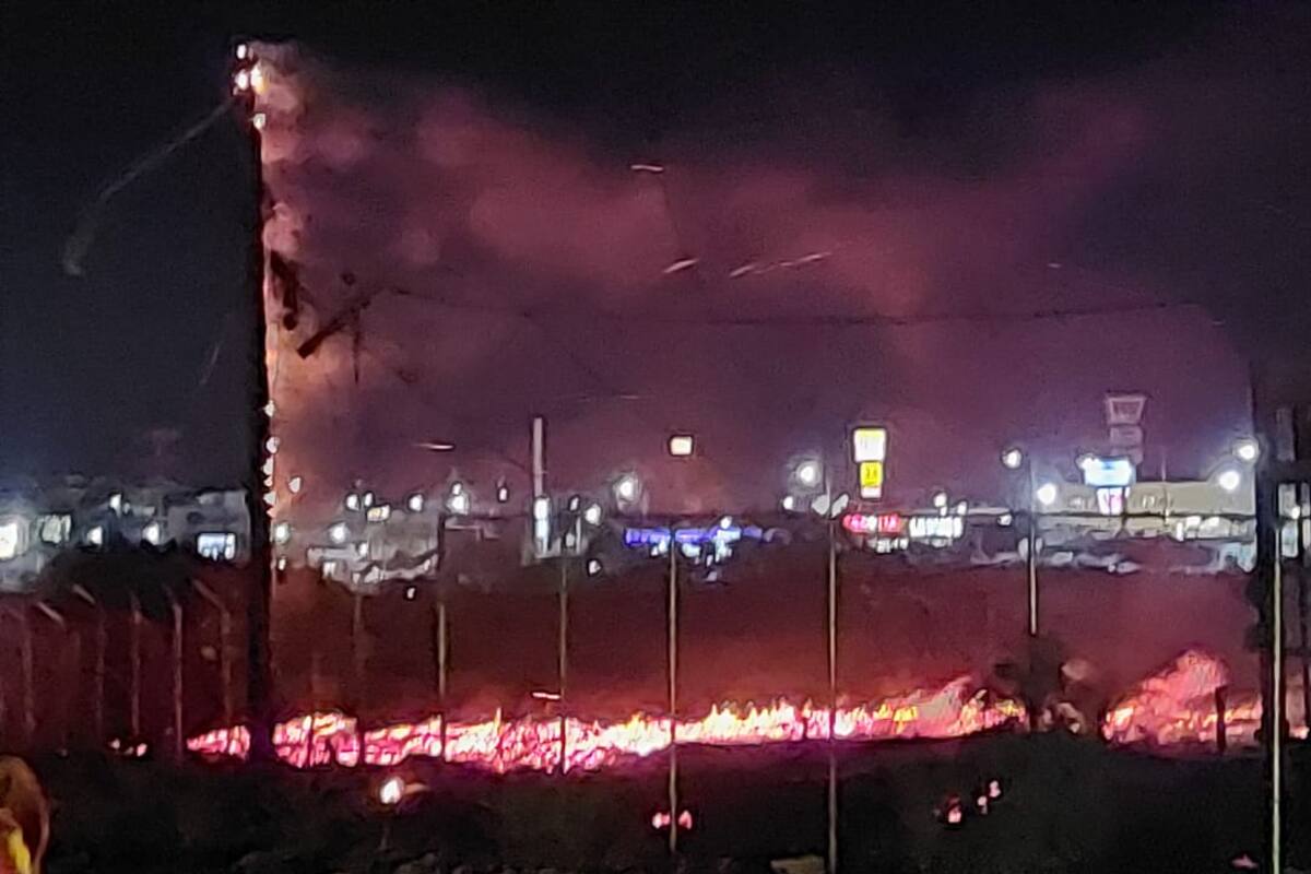 Corto circuito y fuertes vientos propician incendio en colonia Salvatierra