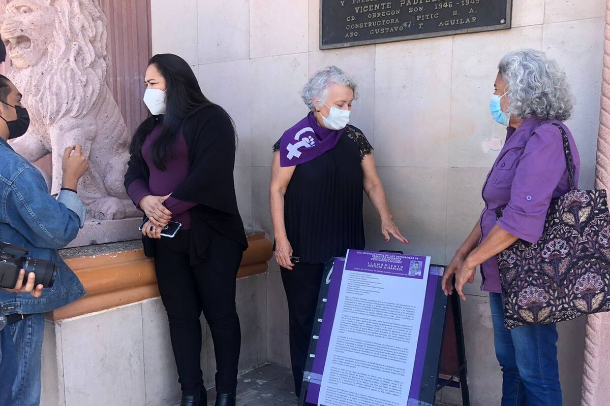 Recuerdan a Marisol Cuadras encendiendo veladoras en Palacio Municipal