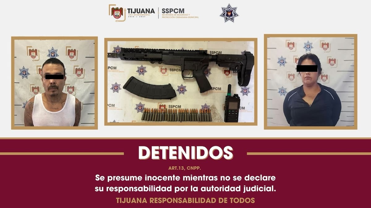 Detienen a dos personas con un fusil durante revisión de vehículo en Tijuana