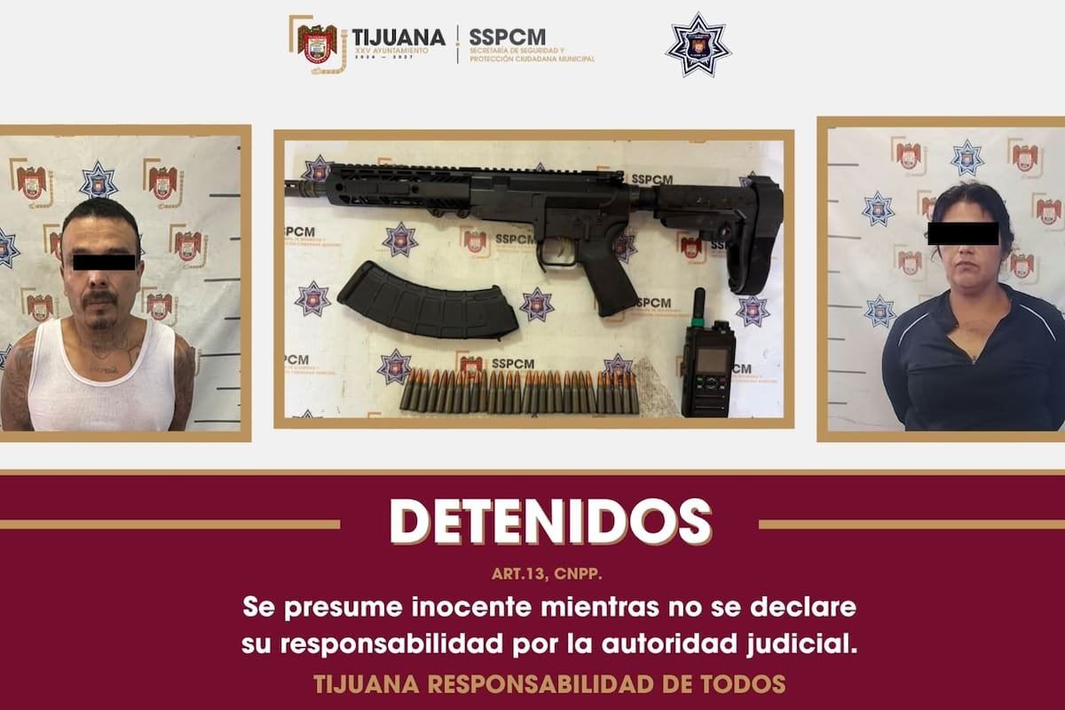 Detienen a dos personas con un fusil durante revisión de vehículo en Tijuana