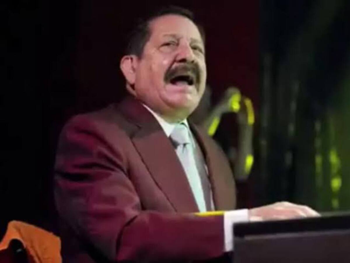 Pepe Arévalo, un ícono de la música y un ejemplo de dedicación y amor por el arte.